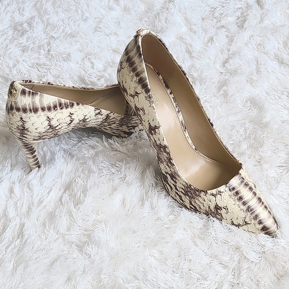 MICHAEL Michael Kors Shoes - NWOB Michael Kors 'Dorothy Flex' Pumps - 8M